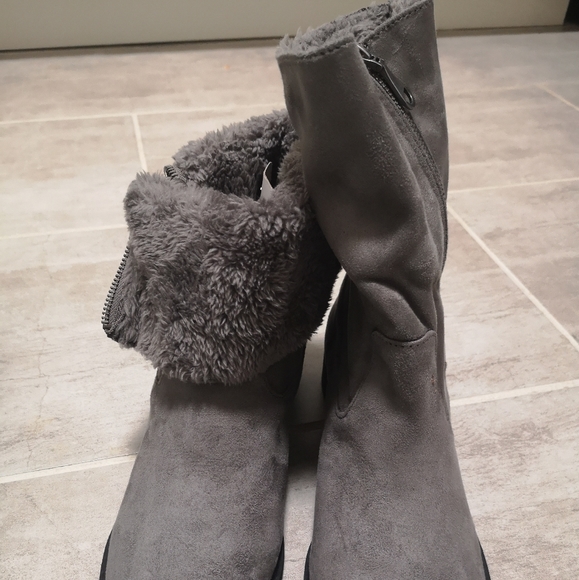 Maurices Gray Boots in Box size 10 - Picture 2 of 6